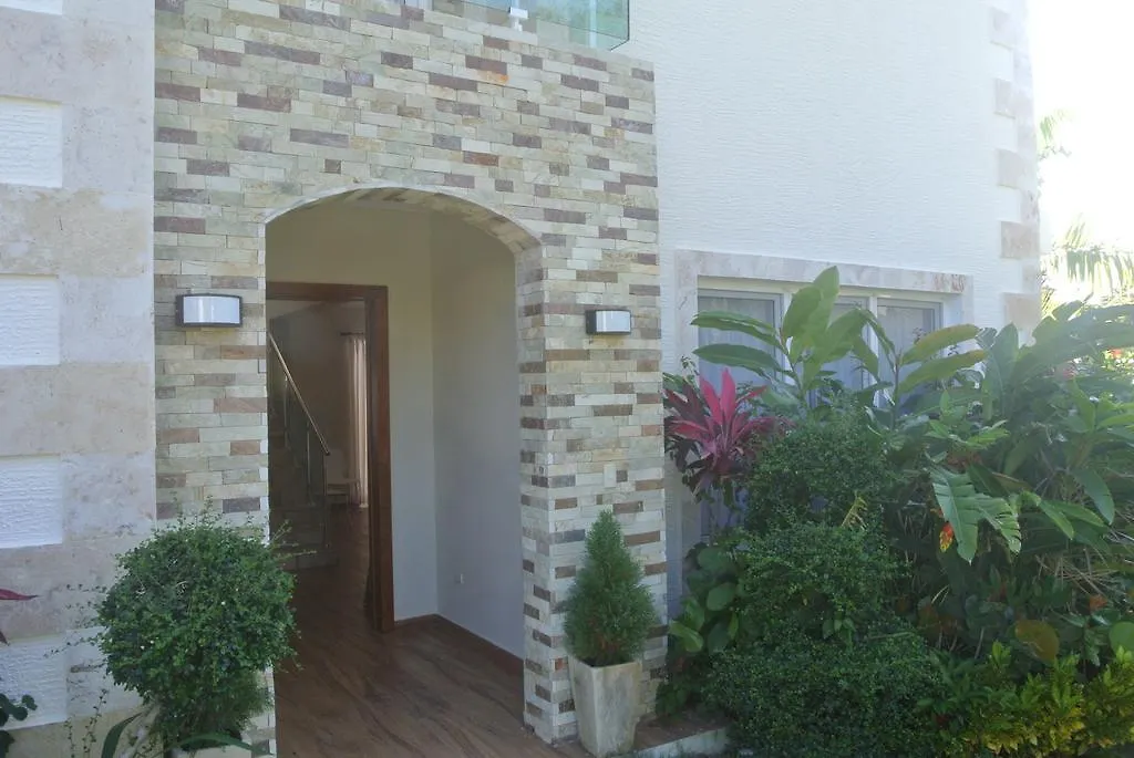 Perla Del Mar Luxury Residence Bombita